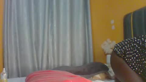 Snapshot of ladyblossoms19 chatting on November 24, 10:53 pm lindah32 online show from November 24, 10:53 pm