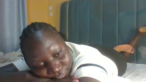 Snapshot of ladyblossoms19 chatting on November 28, 11:40 pm lindah32 online show from November 28, 11:40 pm