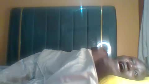 Snapshot of ladyblossoms19 chatting on December 17, 8:37 pm lindah32 online show from December 17, 8:37 pm