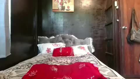 Snapshot of ladycockcums69 chatting on October 18, 2:47 am Rhea online show from October 18, 2:47 am