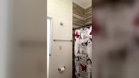 Snapshot of ladycreamypr1 chatting on March 23, 11:25 am onlyfans Ladycreamypr online show from March 23, 11:25 am