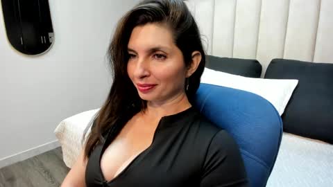Snapshot of ladydanna chatting on April 27, 12:08 am Danna................. online show from April 27, 12:08 am