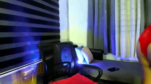 Snapshot of ladyfox_95 chatting on May 26, 6:59 pm ask me online show from May 26, 6:59 pm
