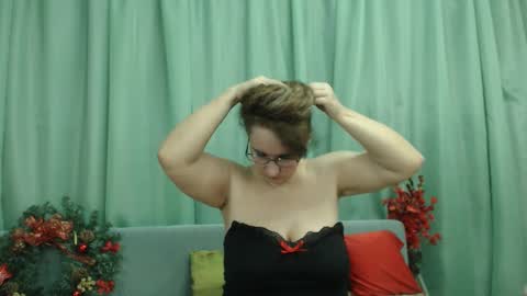 Nicole.... online show from December 25, 6:09 am