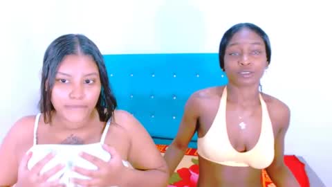 Snapshot of ladypussy69779756 chatting on December 18, 5:00 pm laura online show from December 18, 5:00 pm