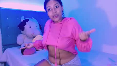 laura online show from February 1, 8:57 am