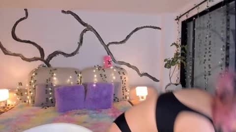 Snapshot of ladysweetts chatting on December 4, 5:28 am Lady online show from December 4, 5:28 am