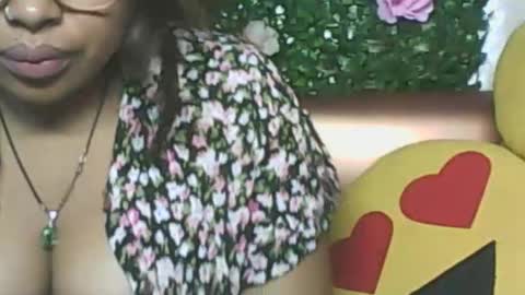 Snapshot of ladyxsnakes chatting on October 19, 6:25 am LadyXSnakes online show from October 19, 6:25 am