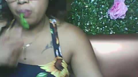 Snapshot of ladyxsnakes chatting on December 5, 12:03 pm LadyXSnakes online show from December 5, 12:03 pm