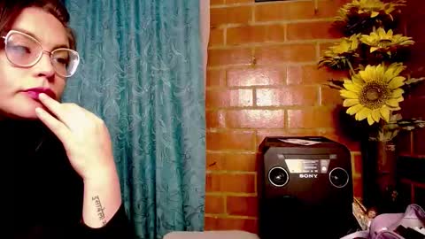 laia_hadid online show from March 4, 2:06 am