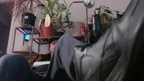 Snapshot of laidback_and_chill chatting on December 5, 8:55 am Rick online show from December 5, 8:55 am