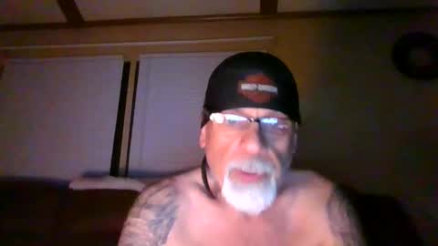 Snapshot of laidbackluxury chatting on May 29, 5:05 am laidbackluxury online show from May 29, 5:05 am