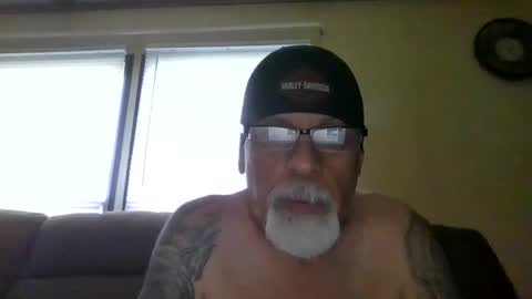 Snapshot of laidbackluxury chatting on June 2, 9:39 pm laidbackluxury online show from June 2, 9:39 pm