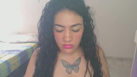 Snapshot of laila_silk chatting on June 9, 3:56 pm laila_silk online show from June 9, 3:56 pm