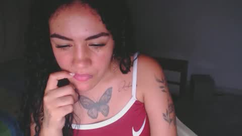 Snapshot of laila_silk chatting on June 11, 12:32 am laila_silk online show from June 11, 12:32 am