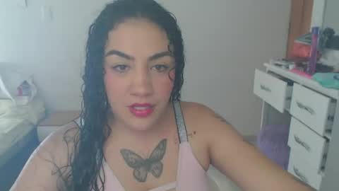Snapshot of laila_silk chatting on June 14, 8:00 pm laila_silk online show from June 14, 8:00 pm