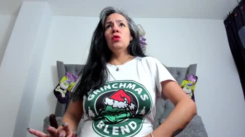 Lailacastillo online show from December 12, 10:34 am
