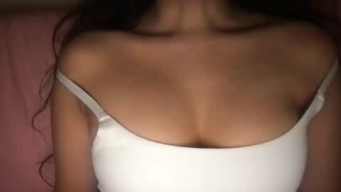 Snapshot of lailayousef chatting on December 5, 12:52 am Laila Yousef online show from December 5, 12:52 am