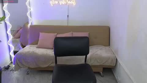 Lala  online show from October 13, 7:03 pm