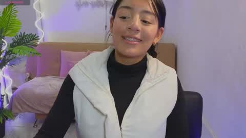 Lala  online show from October 18, 7:25 pm