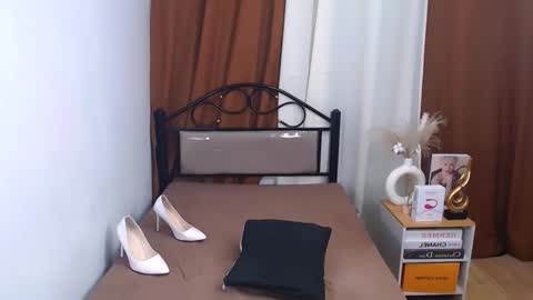 lalexi porsild online show from October 18, 5:46 pm