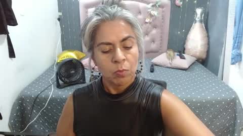 Snapshot of lalisha_96 chatting on April 18, 12:58 am lalisha online show from April 18, 12:58 am