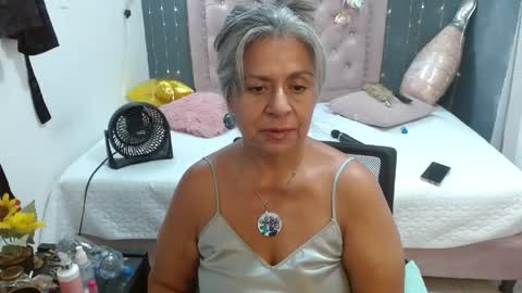 Snapshot of lalisha_96 chatting on April 28, 2:27 am lalisha online show from April 28, 2:27 am