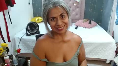 Snapshot of lalisha_96 chatting on May 15, 10:50 pm lalisha online show from May 15, 10:50 pm