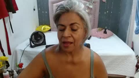 Snapshot of lalisha_96 chatting on May 16, 12:18 am lalisha online show from May 16, 12:18 am