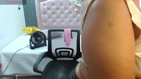 Snapshot of lalisha_96 chatting on May 26, 1:23 am lalisha online show from May 26, 1:23 am