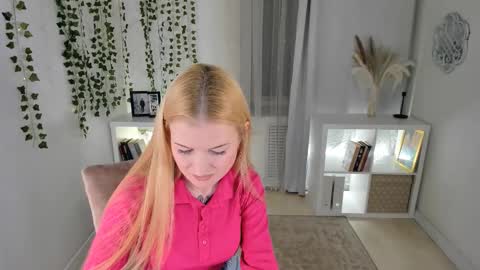 Laly online show from November 17, 4:46 pm