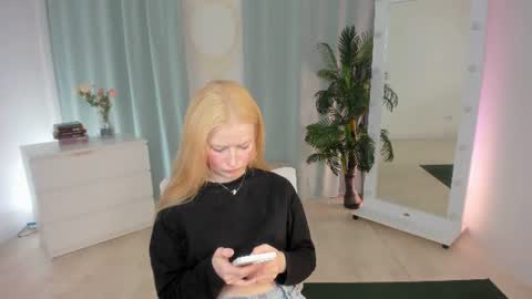 Laly online show from June 16, 11:57 am
