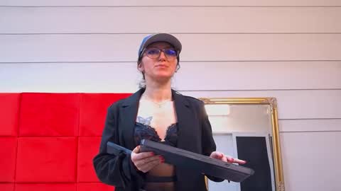 LanaBanner online show from October 5, 5:50 am