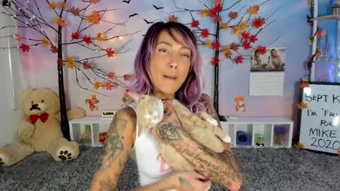 Lana Del Bae online show from September 10, 2:11 am