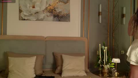 Snapshot of lana_ellie chatting on December 4, 5:28 am lana_ellie online show from December 4, 5:28 am