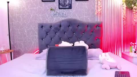 Snapshot of lana_gill chatting on June 24, 7:24 pm lana_gill online show from June 24, 7:24 pm