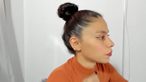 Lana ROMAN online show from December 2, 8:00 pm