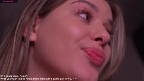 Snapshot of lana_rosy chatting on December 26, 8:50 am Alana online show from December 26, 8:50 am