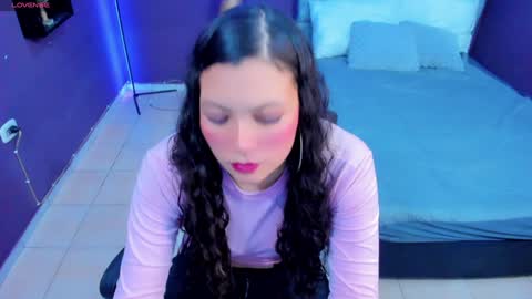 Snapshot of lana_stone_ chatting on December 4, 7:50 am online show from December 4, 7:50 am