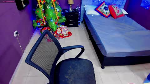 Snapshot of lana_stone_ chatting on December 13, 3:38 am online show from December 13, 3:38 am