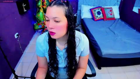 Snapshot of lana_stone_ chatting on December 15, 3:24 am online show from December 15, 3:24 am