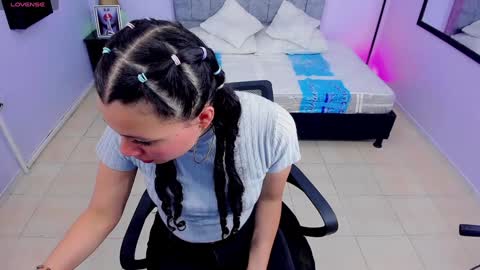 Snapshot of lana_stone_ chatting on January 13, 3:34 am online show from January 13, 3:34 am