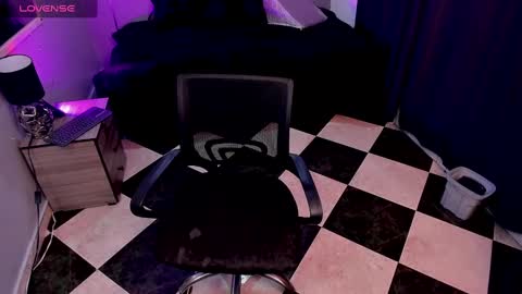 Snapshot of lana_stone_ chatting on January 17, 3:23 am online show from January 17, 3:23 am