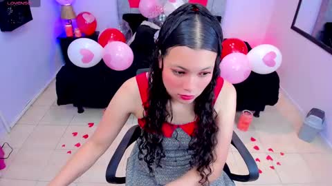 Snapshot of lana_stone_ chatting on February 14, 4:37 am online show from February 14, 4:37 am