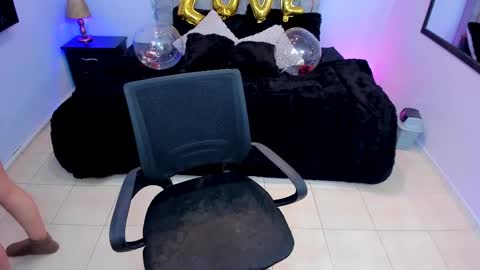 Snapshot of lana_stone_ chatting on February 15, 8:11 am online show from February 15, 8:11 am