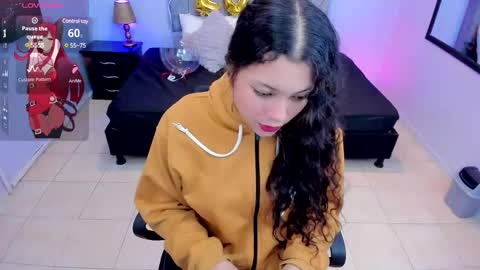 Snapshot of lana_stone_ chatting on February 17, 3:25 am online show from February 17, 3:25 am