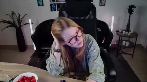 lana online show from July 8, 10:31 am
