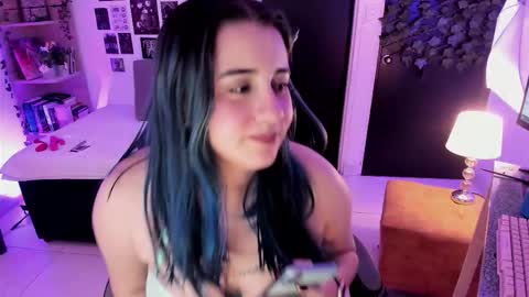 lanaherondale_ online show from November 19, 9:31 am