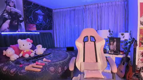L A N A  online show from December 15, 11:42 pm
