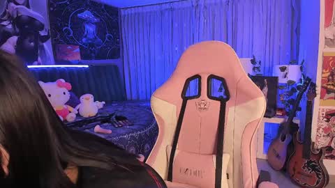 L A N A  online show from December 16, 5:49 am